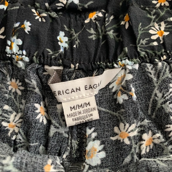 American Eagle High Waisted Paper Bag Shorts Medium - Picture 4 of 5